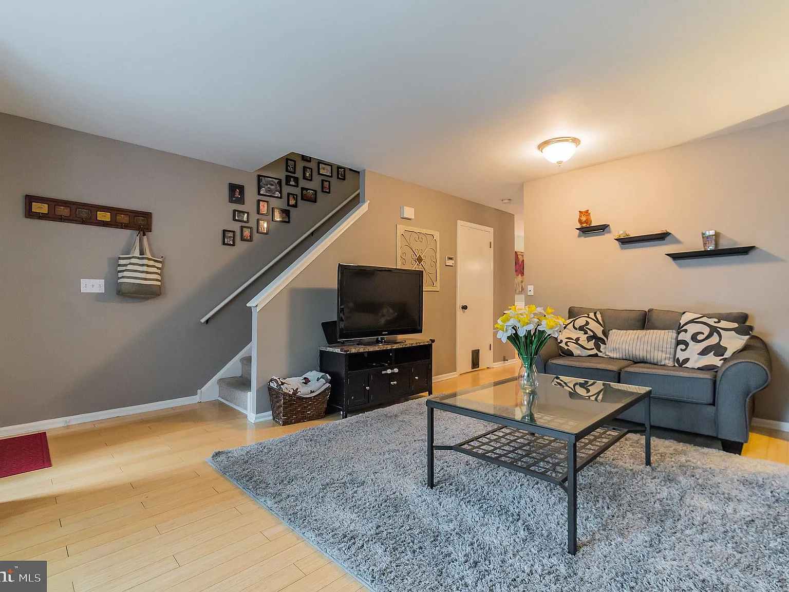 3 bed, 2.5 bath, 2080 sqft, $3,000 — Photo 3