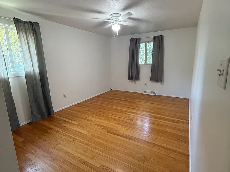 6580 Forest Glen Ave — Photo 14