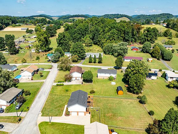 5th image of 203 Falcon View Dr