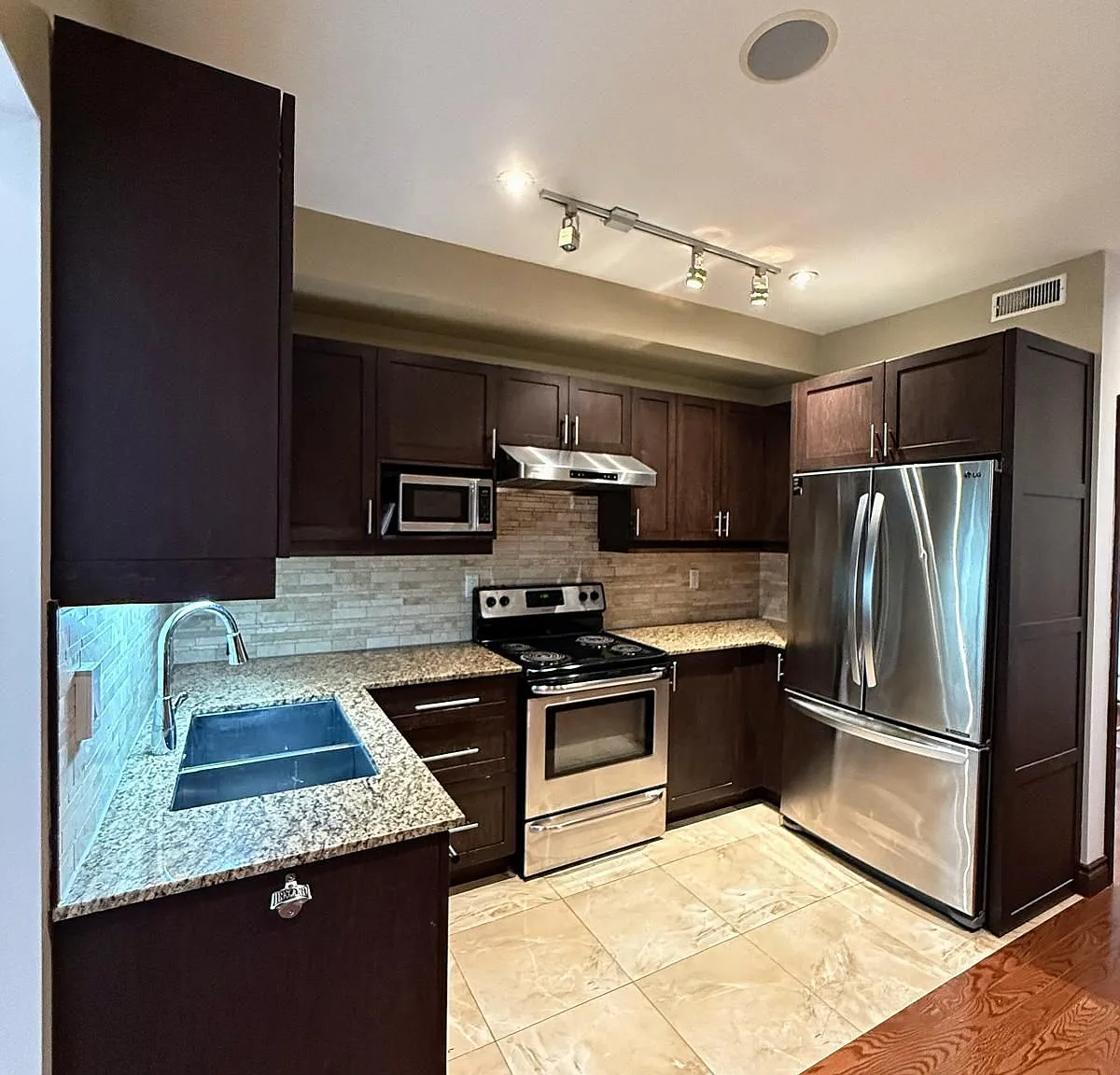 3 bed, $3,300 — Photo 4