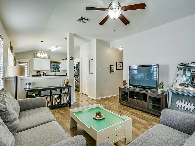 1315 Mojave Bnd — Photo 4