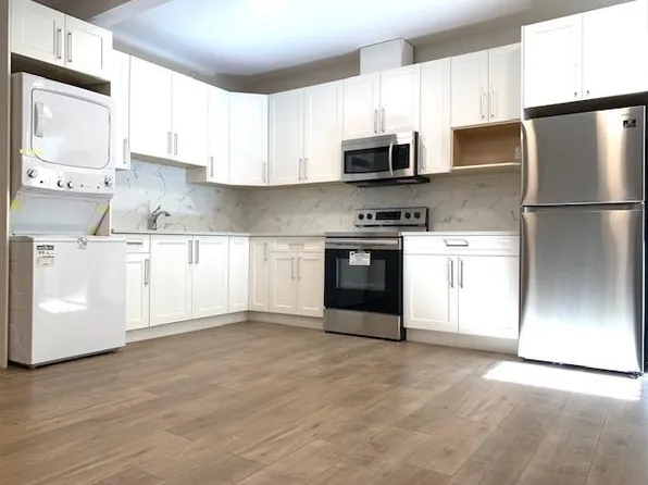 4643 Wesley Dr #B, Delta, BC V4M 1W3