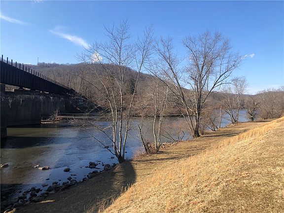 4th image of 629 River Rd