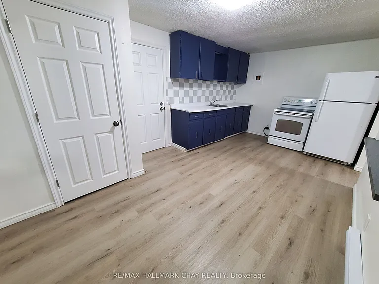 58 Queen St W #6 — Photo 8