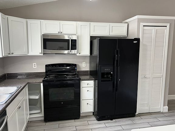 2nd image of 675 Woodlane Cir