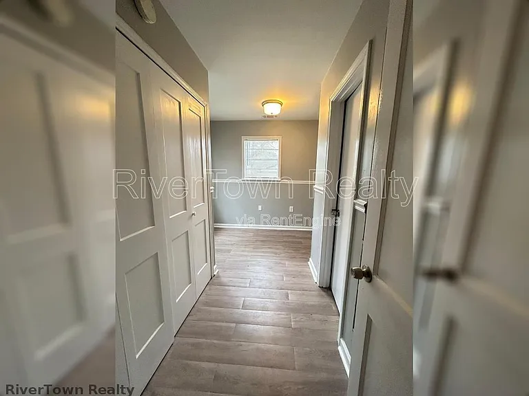 1048 Maria St — Photo 6