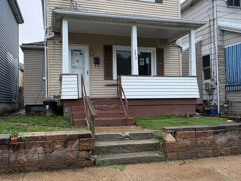 133 Franklin Ave — Photo 1