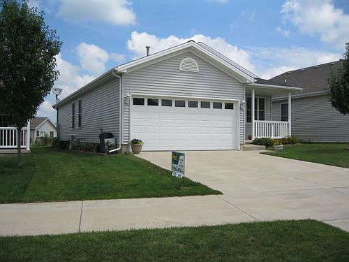 Quality cunstruction in McGraw park. 3 bedrooms two baths
