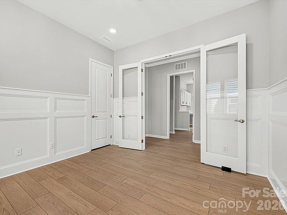 2nd image of 1006 Pastoral Pl
