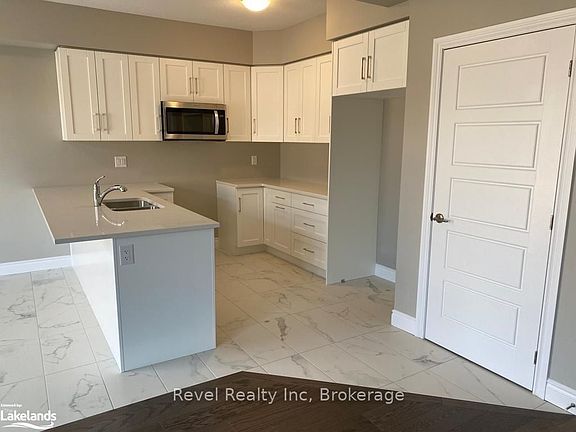 5th image of 1050 Wright Dr