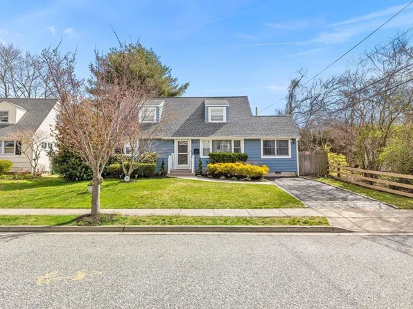 104 Yorkshire Drive, East Norwich, NY 11732