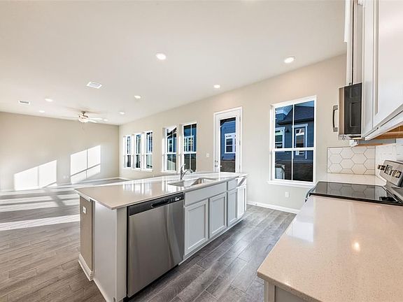 4th image of 1015 Vista View Dr #2101