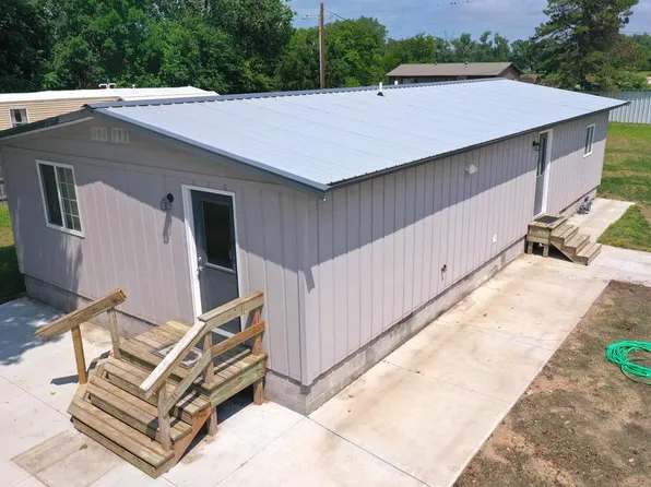 111 Russell Rd, Grand Island, NE 68801