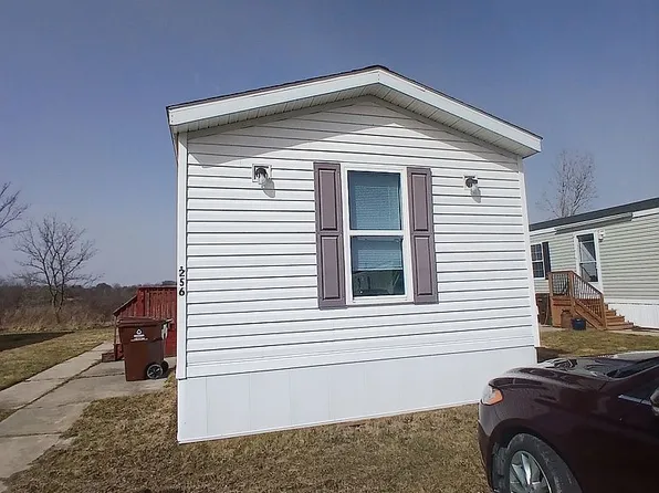 256 Vevay Dr E, Mason, MI 48854