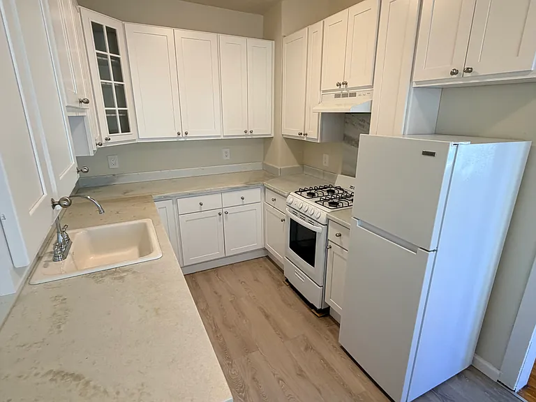 2650 Franklin St — Photo 2