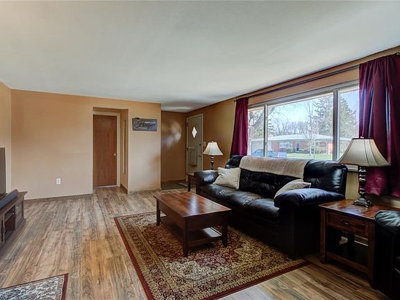 5th image of 655 Cushing Ave