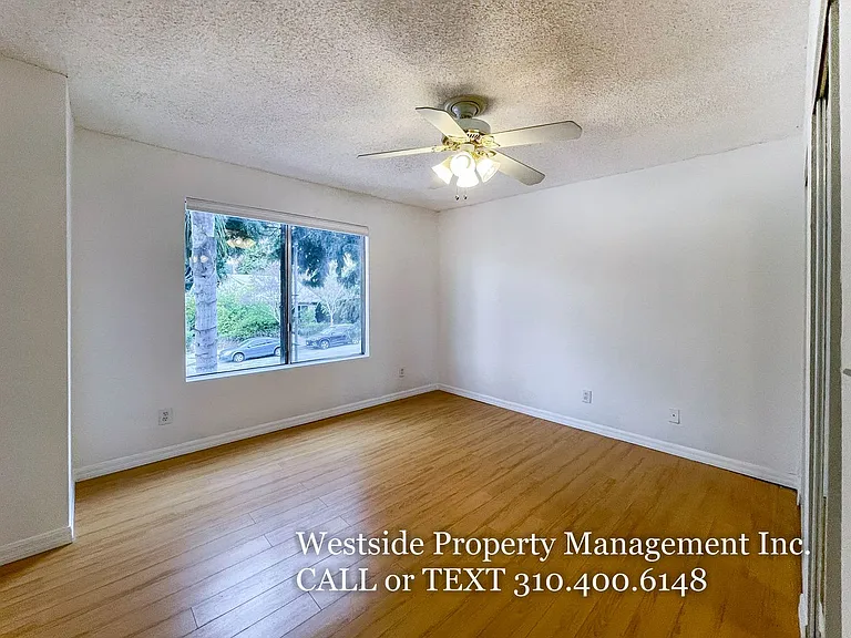 1962 N Beachwood Dr #201 — Photo 9