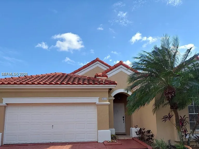 5033 SW 134th Ave — Photo 2