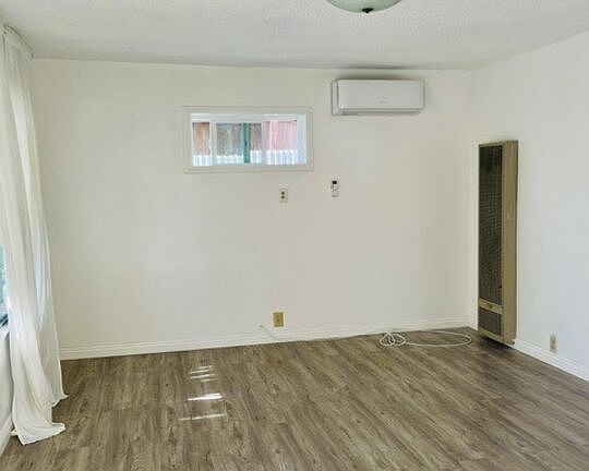3rd image of 2371 Edgewater Ter