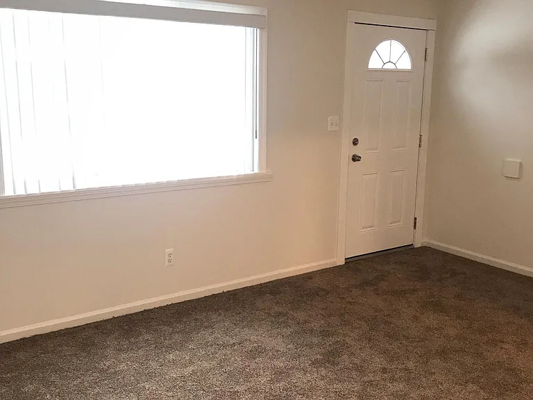 709 Walnut St — Photo 5