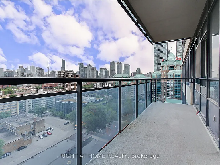 28 Linden St #1405 — Photo 2