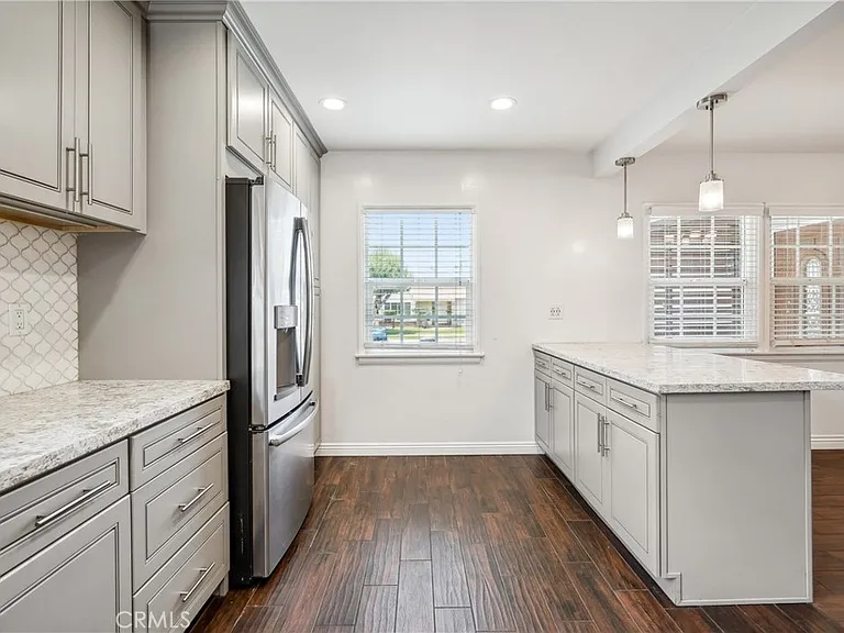 3816 S Victoria Ave — Photo 13