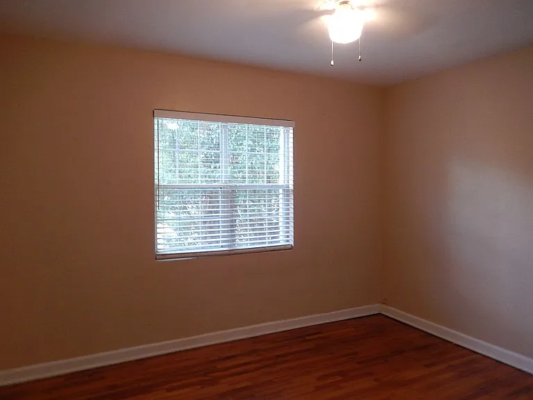 212 Edwards St — Photo 13