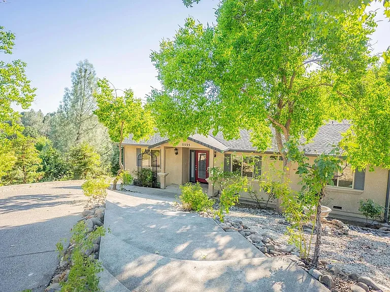5535 Trish Ct — Photo 1