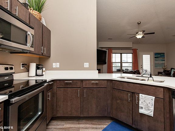 5th image of 2407 NE Oak Dr Unit 8