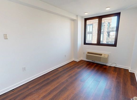 4th image of 874 Willoughby Ave #805