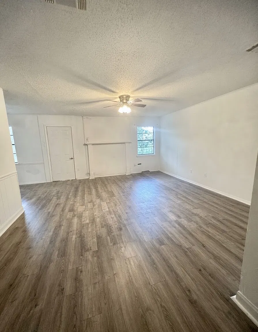 411 Shenandoah Rd N — Photo 2