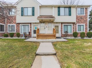 17408 Utica Oaks Ln, Roseville, MI