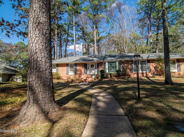 1662 Pine Ridge Pl, Jackson, MS 39211