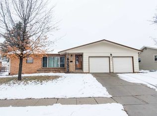 503 James Pl, Yankton, SD 57078