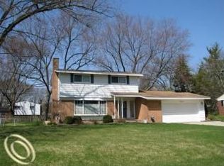 7064 Brookridge Dr, West Bloomfield, MI 48322