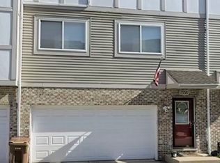 7558 Heritage Ct, Summit Argo, IL 60501