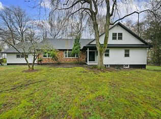 109 Scotland Hill Rd, Chestnut Ridge, NY 10977