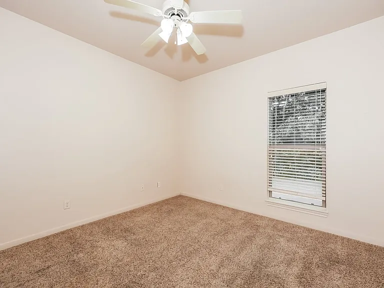 2100 Breezy Dr — Photo 7