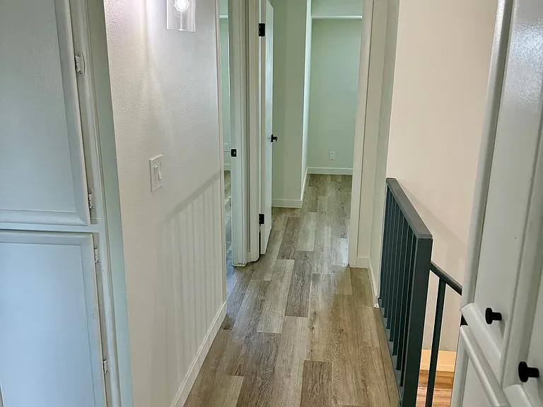 2810 E Clarendon Ave — Photo 15