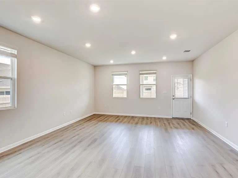 133 Silverleaf Spur — Photo 6