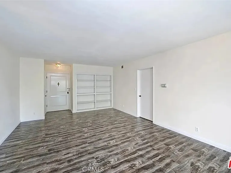 837 S Windsor Blvd #7 — Photo 9
