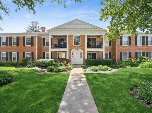 510 Shorely Dr APT 103, Barrington, IL 60010