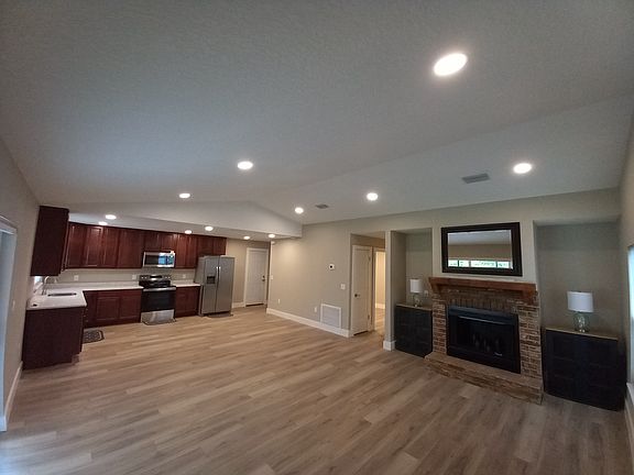 3rd image of 2855 N Bermuda Ave