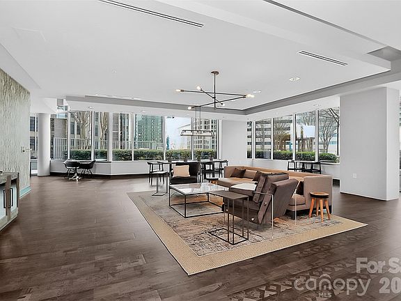 4th image of 210 Church St #1512