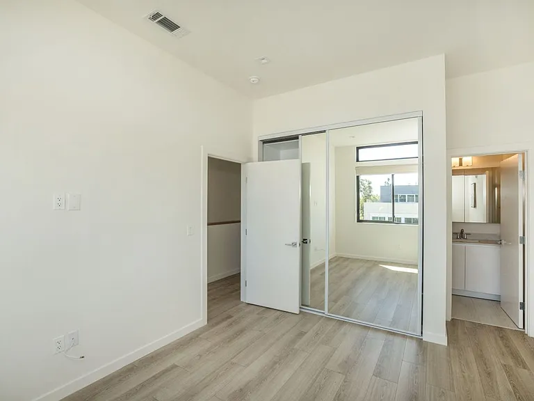 1285 El Camino Real — Photo 14