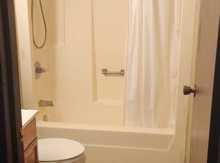 308 5th St #4B, Bridgeport, IL 62417