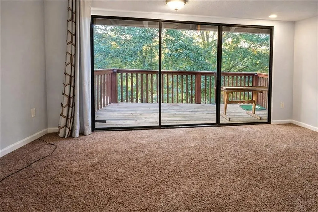 3 bed, 2.0 bath, 1420 sqft, $1,800 — Photo 3