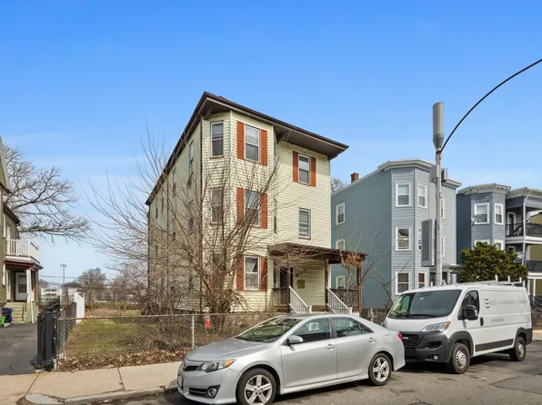 41 Armandine St, Dorchester Center, MA 02124
