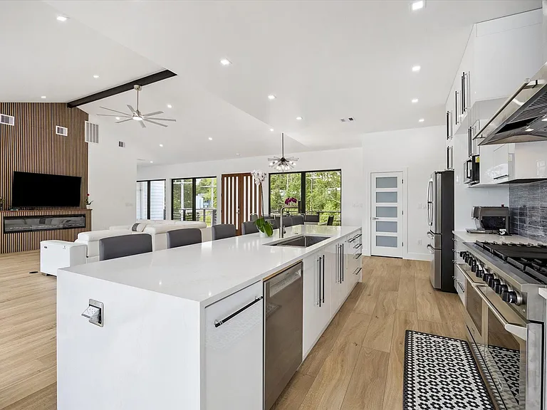 407 Brook Hollow Dr — Photo 16