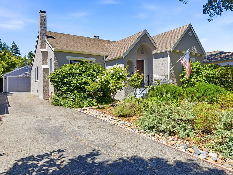 126 Jeter St — Photo 2